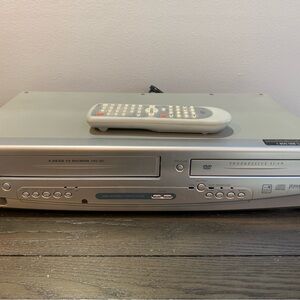 Sylvania VCR/ DVD Player model DVC841G Parts or Repair w/Remote